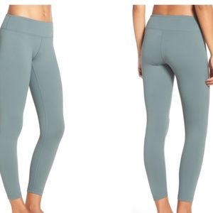 Zella. Midi Live in Legging